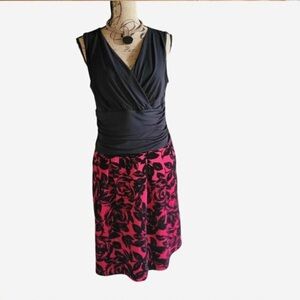 En focus Elegant Black and Pink Floral Skirt